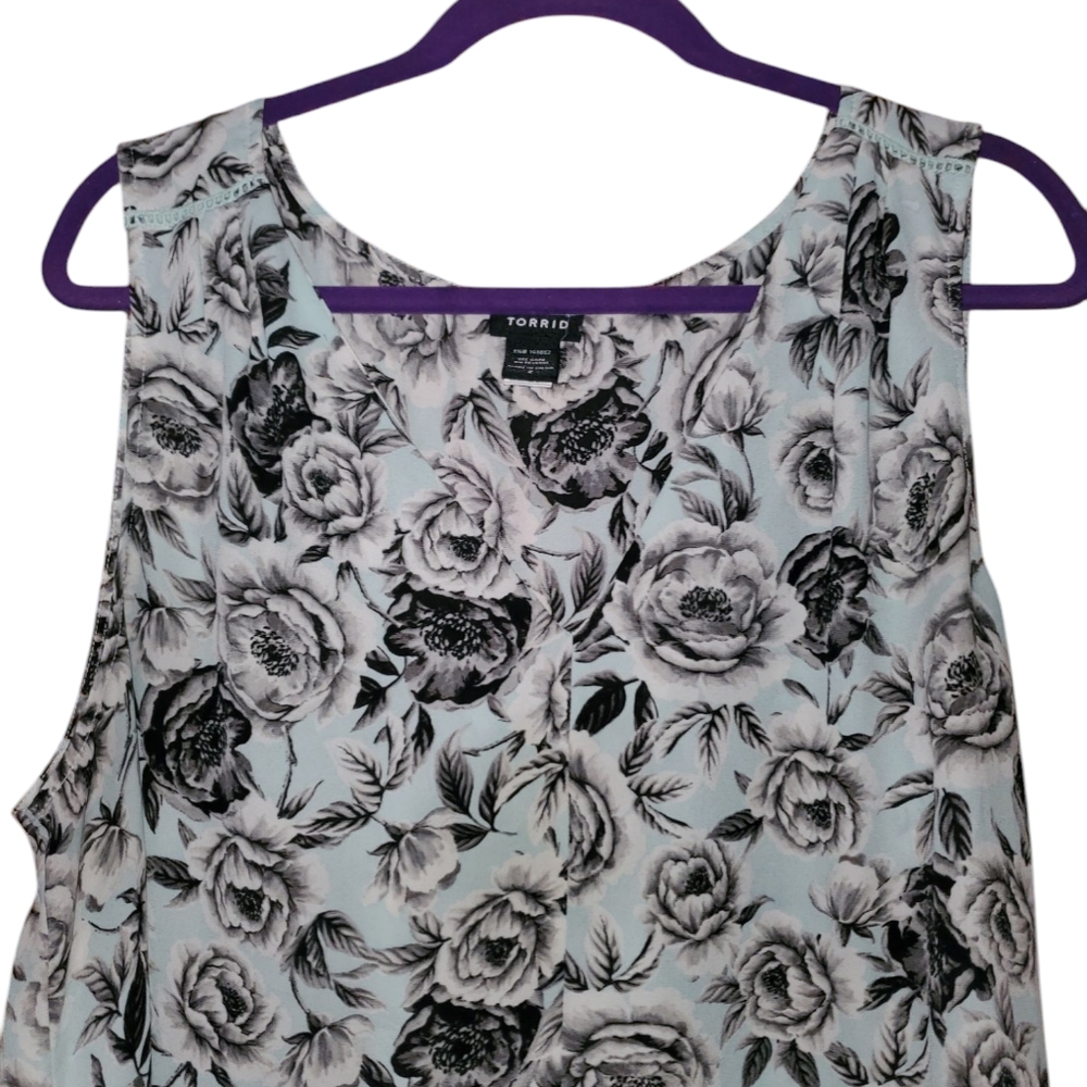 Torrid Blue Greyscale Roses Tank - Picture 2 of 4